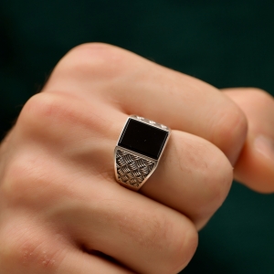 Stř&iacute;brn&yacute; prsten "Onyx"