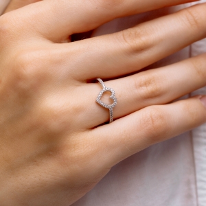 Срібна каблучка "Серце"